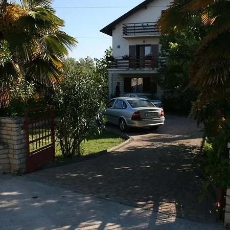 6196a Apartment *